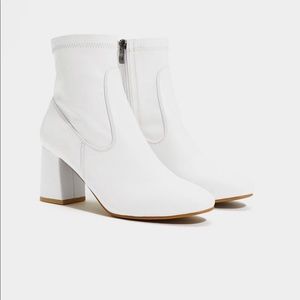 Nastygal white ankle boots W size 7.5 brand new